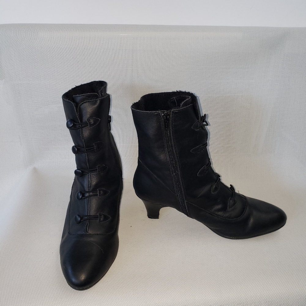 Boots - Picture 6 of 16